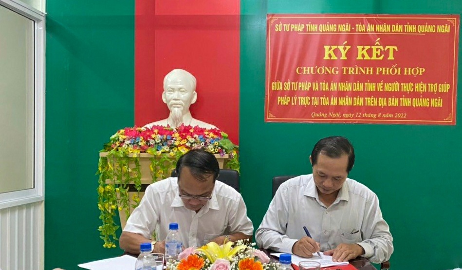 Quảng Ngãi tổ chức ký kết Chương trình phối hợp giữa Sở Tư pháp và Tòa án nhân dân tỉnh về người thực hiện trợ giúp pháp lý trực tại Tòa án nhân dân trên địa bàn tỉnh