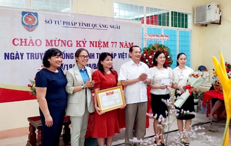 Công đoàn cơ sở, Sở Tư pháp tổ chức Hội thi cắm hoa chào mừng 77 năm ngày truyền thống Ngành Tư pháp Việt Nam (28/8/1945 - 28/8/2022)