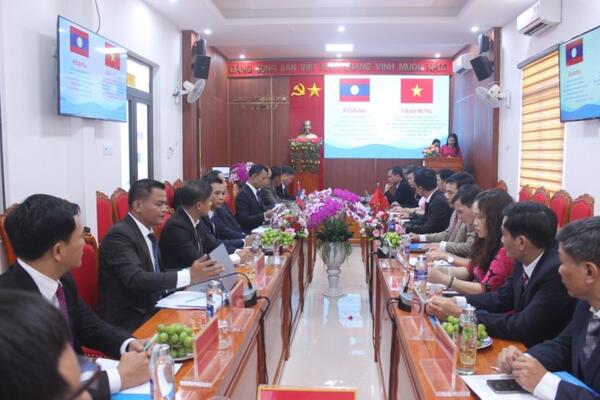 Sở Tư pháp tỉnh Quảng Ngãi đón tiếp và làm việc với Sở Tư pháp tỉnh Ắt-ta-pư, nước CHDCND Lào